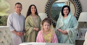 ৫ মে দেশে ফিরছেন খালেদা জিয়া, সঙ্গে আসছেন জোবায়দা