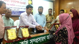 লালমোহনে কৈশোরদের মোবাইল আসক্তি রোধ ও অপরাধ থেকে দূরে রাখতে সাংস্কৃতিক প্রতিযোগিতা ও মেলা অনুষ্ঠিত