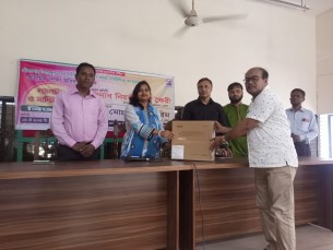 দৌলতখানে সরকারি প্রাথমিক বিদ্যালয়ে ল্যাপটপ ও প্রজেক্টর বিতরণ
