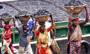 ‘শ্রমিক-মালিক এক হয়ে গড়বো এ দেশ নতুন করে’ স্লোগানের মধ্য দিয়ে আজ পালিত হচ্ছে মে দিবস