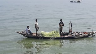 নিষেধাজ্ঞা শেষে ভোলার নদীতে কাঙ্খিত ইলিশ না পেয়ে হতাশ জেলেরা
