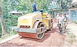 দৃশ্যমান হচ্ছে লালমোহন পৌরসভার সড়ক উন্নয়ন