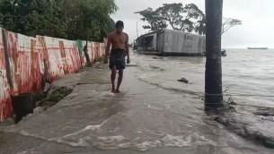 লঘু চাপের প্রভাবে ভোলায় ঝড়ো বাতাস বৃষ্টি নদী উত্তাল নিন্মাঞ্চল প্লাবিত