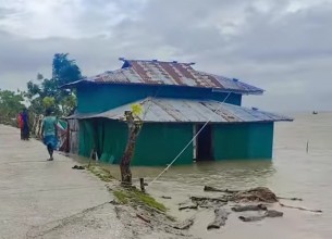 মনপুরা উপকূলের নিম্নাঞ্চল ৫-৭ ফুট জোয়ারে প্লাবিত, পানিবন্দি ৩ হাজার মানুষ