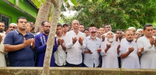 মনপুরায় নিহত ছাত্রদলনেতার কবর জিয়ারত ও পরিবারকে অনুদান দিলেন নাজিম উদ্দিন আলম