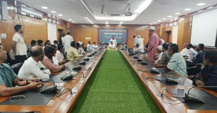 ভোলায় তৃতীয় দিন দুপুর থেকে বাস  ধর্মঘট প্রত্যাহার ,যাত্রীদের চরম দুর্ভোগ