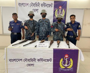 ভোলায় নৌবাহিনীর অভিযানে দেশীয় পাইপগান উদ্ধার