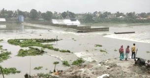 পশ্চিমবঙ্গে ভাঙলো আত্রাই নদীর বাঁধ, প্রভাব পড়বে বাংলাদেশে