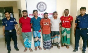তজুমদ্দিনের নিষিদ্ধ বাগদা চিংড়িসহ চক্রের ৫ সদস্য লালমোহনে আটক