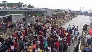 বৈরী আবহাওয়ার কারণে ভোলা- লক্ষ্মীপুর নৌ রুটে যাত্রীবাহী লঞ্চ সি-ট্রাক বন্ধ