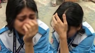 মায়ের পাশে দাঁড়ানো মেয়েটি রোববার বসছে এইচএসসি পরীক্ষায়