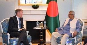 ড. ইউনূসের সঙ্গে এয়ারবাসের নির্বাহী ভাইস প্রেসিডেন্টের সাক্ষাৎ