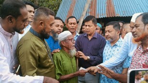 বোরহানউদ্দিনে গ্যাস সিলিন্ডার বিস্ফোরণে ক্ষতিগ্রস্ত পরিবারকে সহযোগিতা