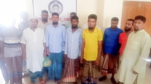 লালমোহনে একরাতেই ২০ আসামি গ্রেফতার