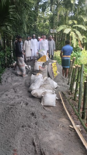 জামায়াতে ইসলামীর উদ্যেগে ভোলার ভেদুরিয়া ইউনিয়নে রাস্তা মেরামত