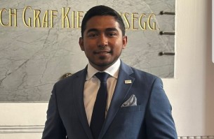 ভিয়েনায় ডিস্ট্রিক্ট কাউন্সিলর হিসেবে বাংলাদেশী নয়নের শপথ গ্রহণ