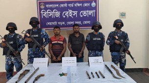 ভোলায় আগ্নেয়াস্ত্র, রাইফেলের তাজা গুলি ও অস্ত্র তৈরির সরঞ্জাসহ দুই ডাকাত আটক