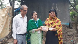 বজ্রপাতে নিহত পরিবারকে আর্থিক সহায়তা প্রদান