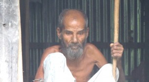 ভোলায় এক মুঠো ভাত আর একটি ঘরের জন্য শাজাহানের জীবনযুদ্ধ