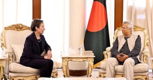 সন্ত্রাসী ও সন্ত্রাসবাদে অন্তর্বর্তী সরকারের নীতি ‘জিরো টলারেন্স’: মার্কিন রাষ্ট্রদূতকে প্রধান উপদেষ্টা