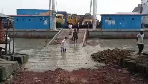 ভোলার ইলিশা ফেরিঘাট অতি জোয়ারে প্লাবিত