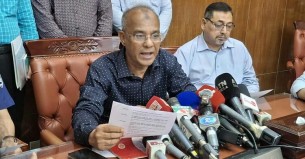 অপরাধী ও সন্ত্রাসীদের ধরতে আজ থেকেই চিরুনি অভিযান : স্বরাষ্ট্র উপদেষ্টা