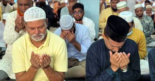 জুলাই শহীদদের জন্য মসজিদে মসজিদে দোয়া