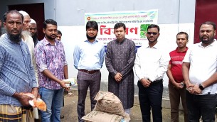 লালমোহনে কৃষকদের মাঝে বিনামূল্যে সার-বীজ বিতরণের উদ্বোধন