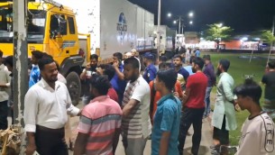 ভোলা থেকে গ্যাস বাহী ১২টি গাড়ি আটকে দিয়েছে ছাত্র-জনতা