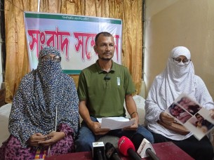 চরফ্যাশনে বিয়ের দাবিতে ৪ দিনের অনশন, ছেলের পরিবারের সংবাদ সম্মেলন