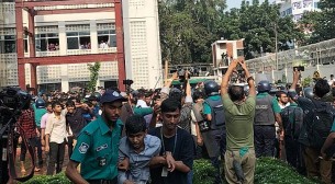 সচিবালয়ের সামনে সংঘর্ষে আহত ৪০ শিক্ষার্থী হাসপাতালে