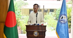 মার্কিন শুল্ক নিয়ে সবকিছু জানি না, মন্তব্য করে বিব্রত করতে চাই না : পররাষ্ট্র উপদেষ্টা