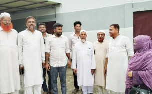 লালমোহনে চেয়ারম্যানের বিরুদ্ধে ইউপি সদস্যদের স্বাক্ষী