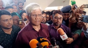 ব্যাংকে জমা রাখা টাকা ফেরত দিতে সরকার অঙ্গীকারাবদ্ধ: অর্থ উপদেষ্টা