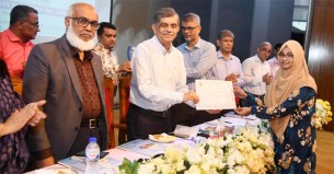 ভালো ফল করার পর বাবা-মা-শিক্ষককে ফুল কিনে দিও: শিক্ষা উপদেষ্টা