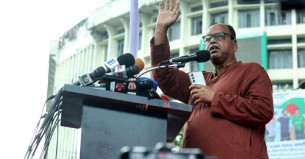 গণতন্ত্রের বিরুদ্ধে ষড়যন্ত্র করলে রেহাই হবে না: দুদু