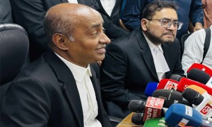 দেশের মানুষকে দীর্ঘস্থায়ী গণতন্ত্রের পথে নিতে তত্ত্বাবধায়ক সরকারে ফিরতে চাই: অ্যাটর্নি জেনারেল