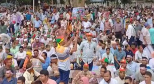 শহীদ মিনারে চলছে প্রাথমিকের শিক্ষকদের মহাসমাবেশ