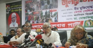 ফ্যাসিবাদ বিদায় করলেও গণতন্ত্র পুনঃপ্রতিষ্ঠা করতে পারিনি: নজরুল