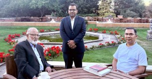 লন্ডনে তারেক রহমানের সঙ্গে সাক্ষাৎ করলেন খন্দকার মোশাররফ