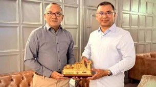 তারেক রহমানকে যুবদলের সম্মাননা