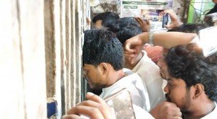 ভোট কারচুপির অভিযোগ ছাত্রদলের, টিএসসি কেন্দ্রে উত্তেজনা