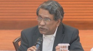 জোর করে কিছু চাপিয়ে দেবে না ঐকমত্য কমিশন: আলী রীয়াজ