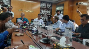 আমি যতদিন আছি, কোনো অবস্থাতেই সারের দাম বাড়বে না: উপদেষ্টা