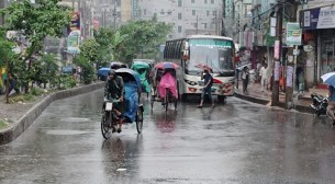 ঢাকাসহ ৬ বিভাগে অতি ভারী বৃষ্টির সতর্কতা, পাহাড় ধসের শঙ্কা