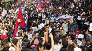 হঠাৎ কেন উত্তাল নেপাল, নেপথ্যে কী?