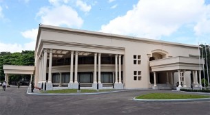 ৭ দলের নেতাদের সঙ্গে বৈঠকে প্রধান উপদেষ্টা