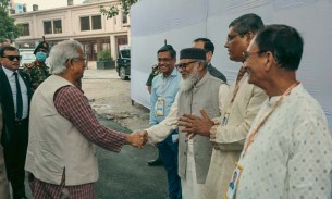 প্রধান উপদেষ্টার ঢাকেশ্বরী মন্দির পরিদর্শন