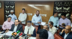 সরকারি ব্যবস্থাপনায় হজের ৩ প্যাকেজ ঘোষণা, কমল বিমান ভাড়া