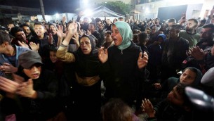 গাজায় উচ্ছ্বাস: অবশেষে যুদ্ধবিরতি চুক্তিতে হামাসের স্বাক্ষর